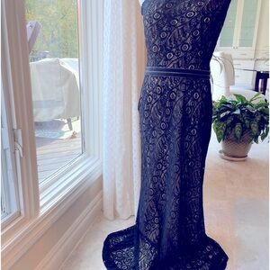 Long evening, dress by Tadashi Shoji black lace fabric golden neutral lining